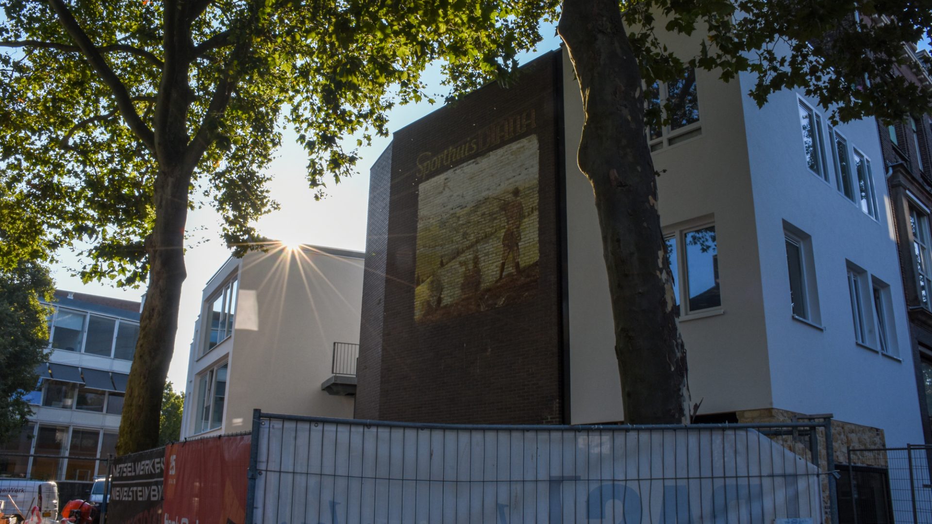 Muurreclame Sporthuis Diana krijgt kleurrijke comeback