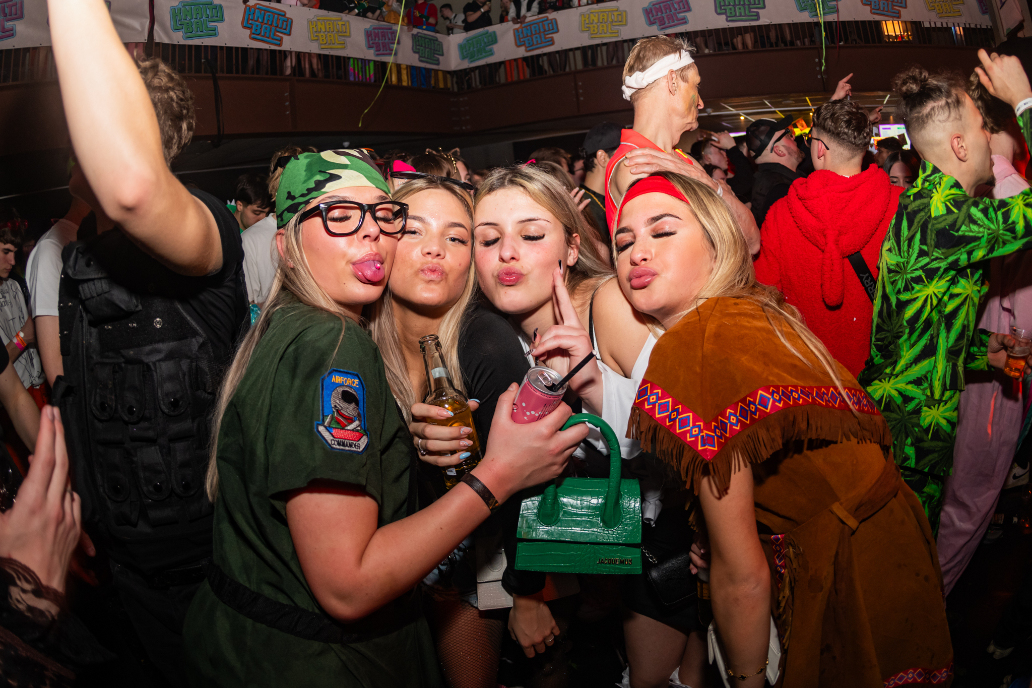 083 Knaltibal www byv media com BYV 9150 a667