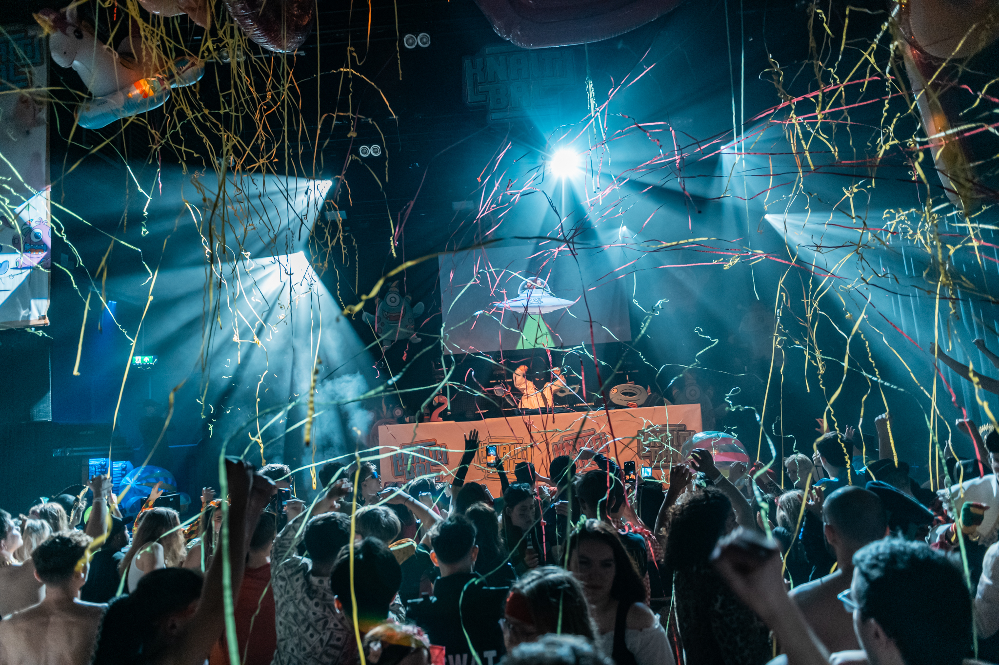 152 Knaltibal www byv media com BYV 0421 08c7