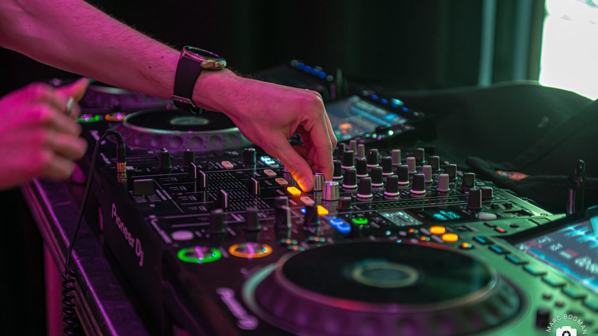 Open Decks